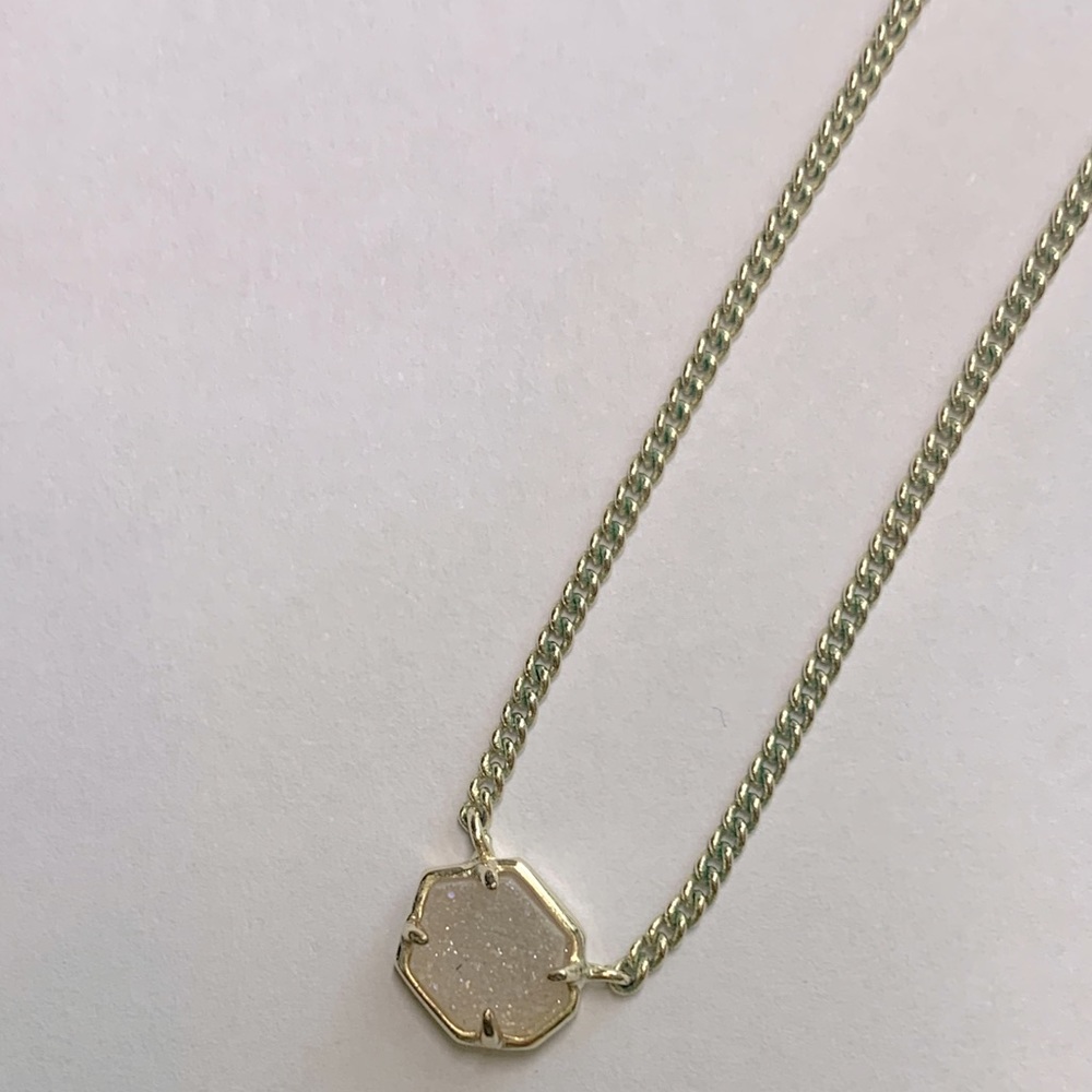 Kendra Scott necklace